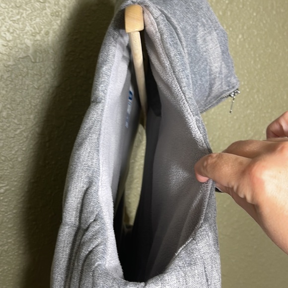 OLD NAVY PUFFER VEST - Picture 8 of 14